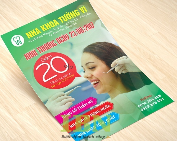 Mẫu tờ rơi nha khoa sử dụng tone xanh lá nhẹ nhàng