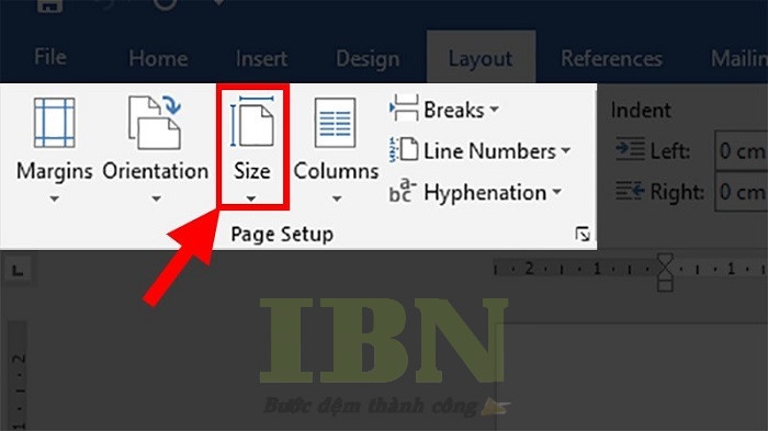 Kế đến nhấn vào lệnh Size trong mục Page Setup.