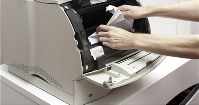 Do máy in bị kẹt giấy