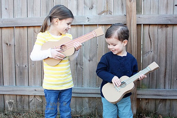 cách làm đàn guitar bằng bìa cứng