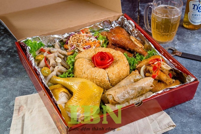 Mẫu hộp đựng gà mẹt có phủ giấy bạc