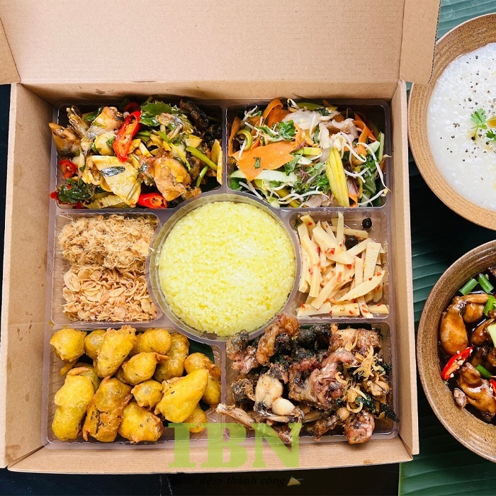 Mẫu hộp đựng gà mẹt có khay nhựa