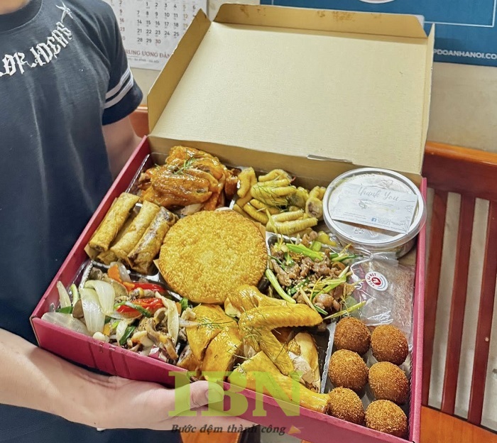 Mẫu hộp giấy đựng gà mẹt dáng nắp gập