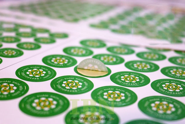 Nên chọn xưởng in sticker chuyên nghiệp uy tín