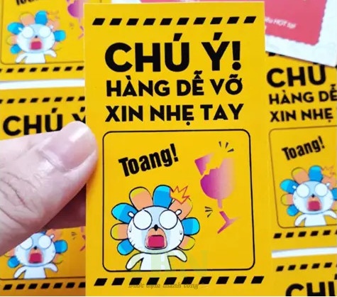 Mẫu tem nhãn cảnh báo hàng dễ vỡ thiết kế đáng yêu