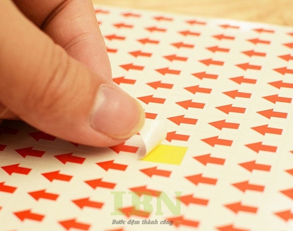 Mẫu decal mũi tên dán lỗi kích thước nhỏ