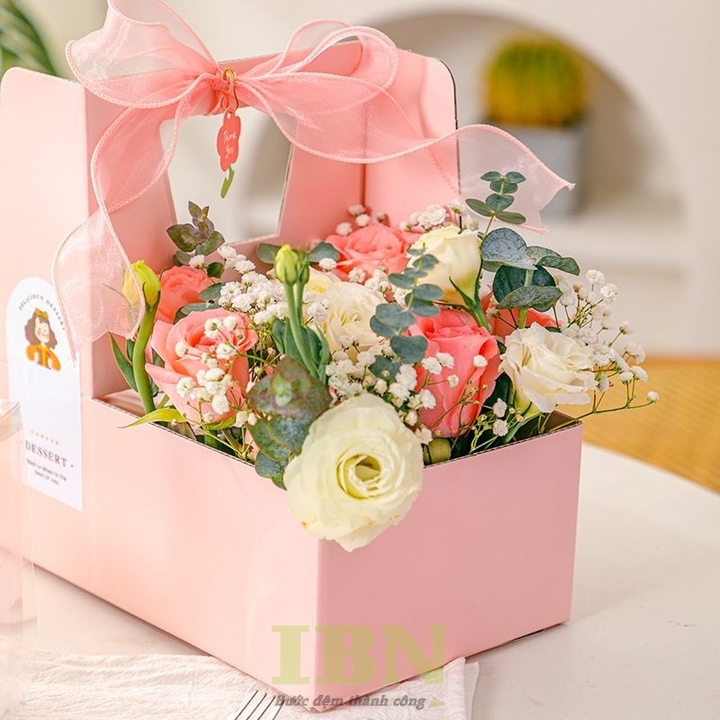 Hộp giấy cắm hoa bằng chất liệu Ivory