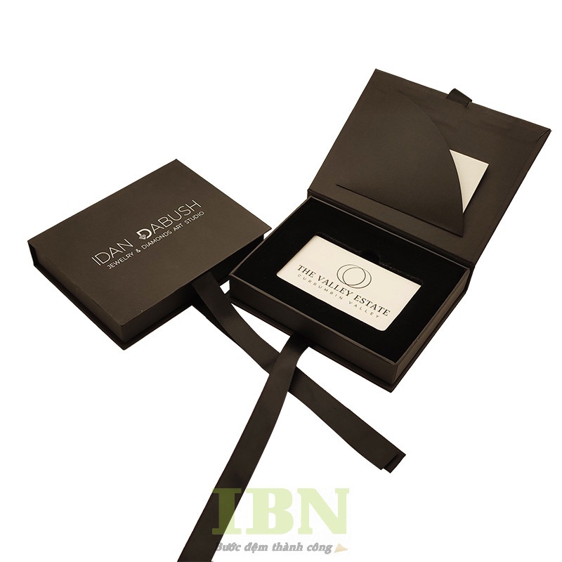 Mẫu hộp giấy đựng thẻ VIP, nắp gập