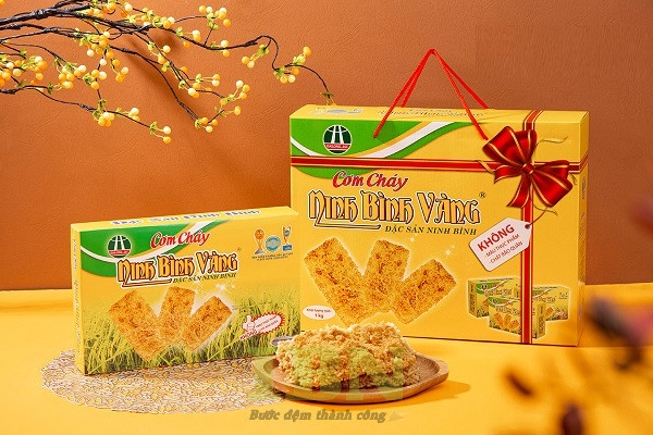 Mẫu hộp đựng cơm cháy có quai xách làm quà tặng