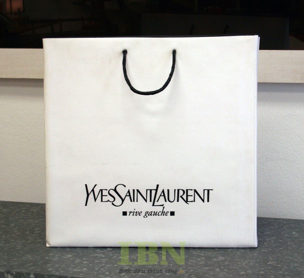 Mẫu túi giấy YSL trắng thanh lịch