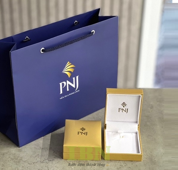 Mẫu túi giấy PNJ đựng trang sức cao cấp