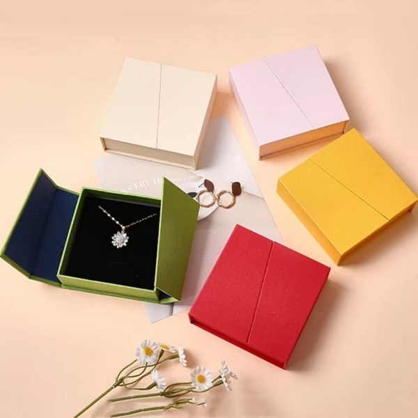 Mẫu hộp đựng dây chuyền, vòng cổ dáng nắp lật giữa (nắp cánh bướm)