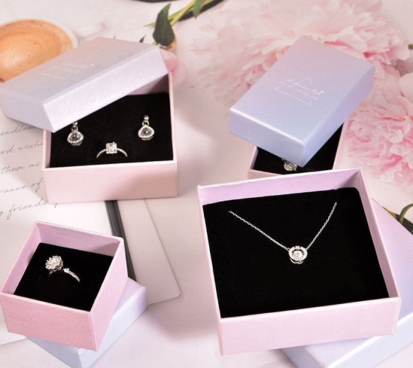 Mẫu hộp giấy đựng trang sức theo set sang trọng