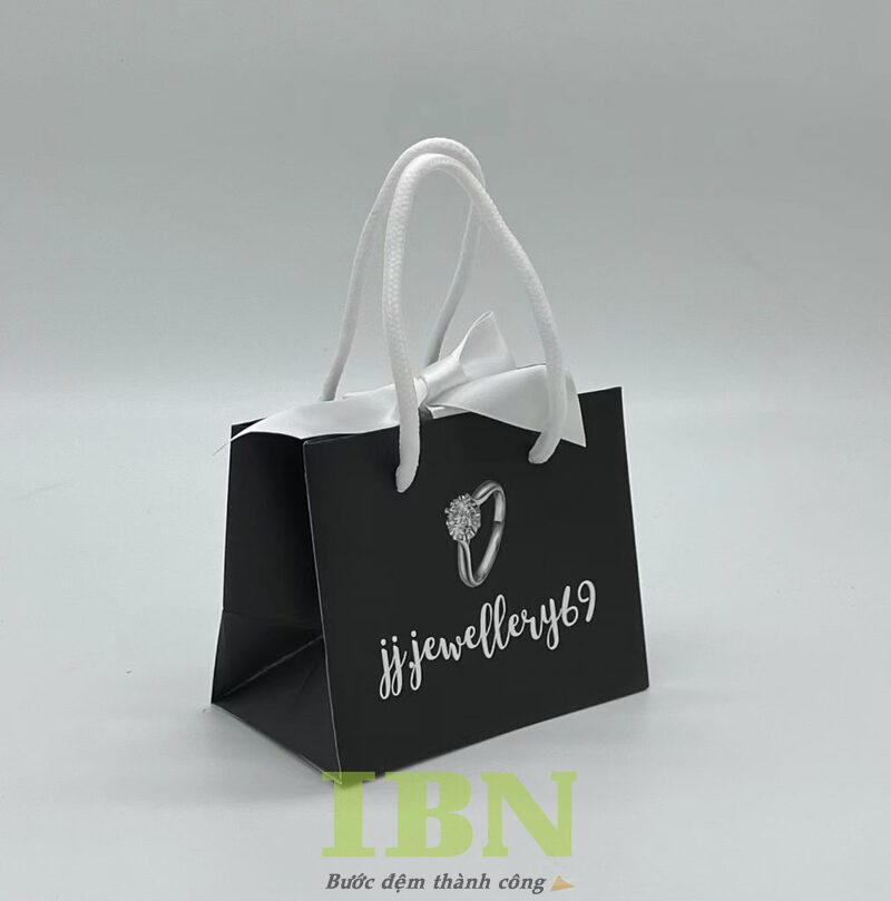 Mẫu túi giấy đựng quà tặng thắt nơ xinh xắn