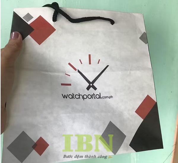 Mẫu túi giấy krfat đựng đồng hồ thiết kế theo yêu cầu