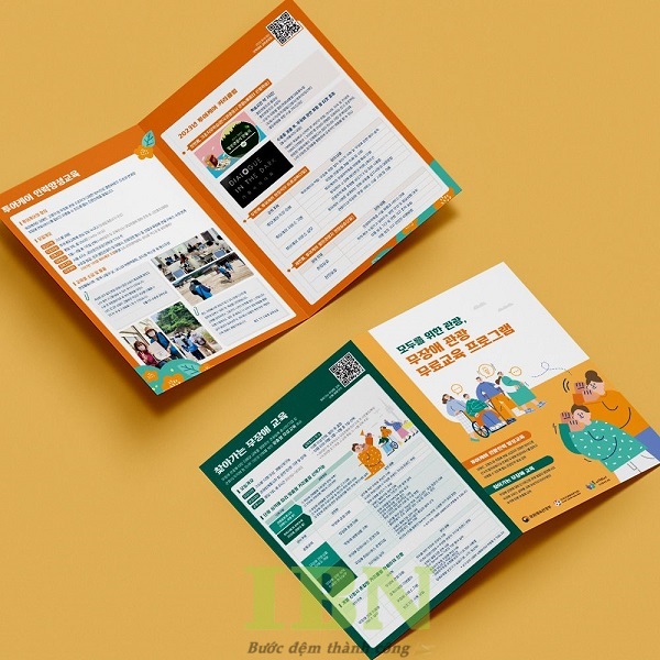 Mẫu brochure du học kiểu gập đôi
