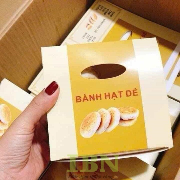 Mẫu hộp giấy đựng bánh hạt dẻ có cửa sổ