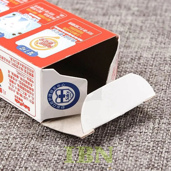 Mẫu hộp giấy đựng kem đánh răng nắp gài
