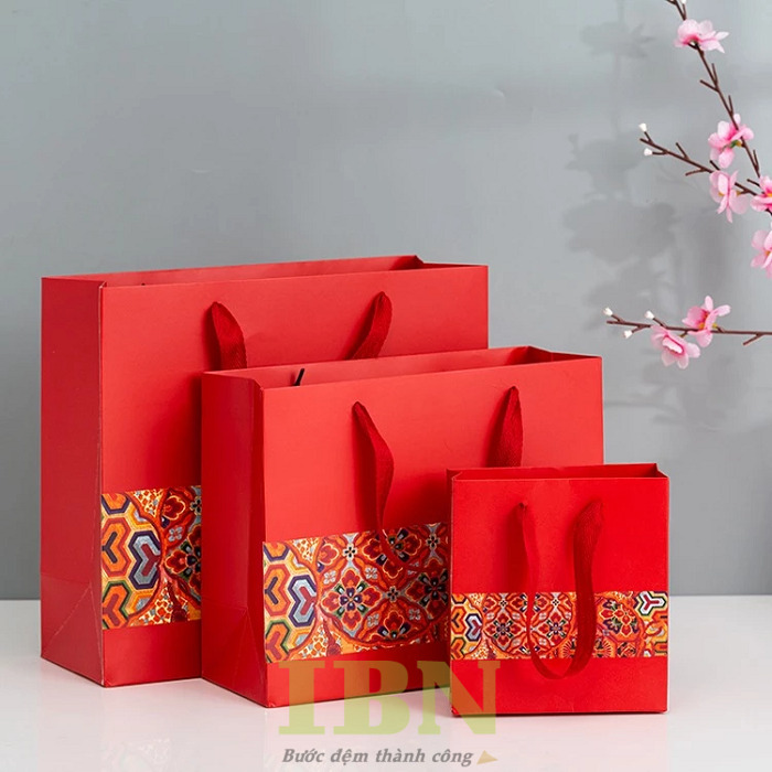 Mẫu túi giấy chúc mừng năm mới đẹp, sang trọng