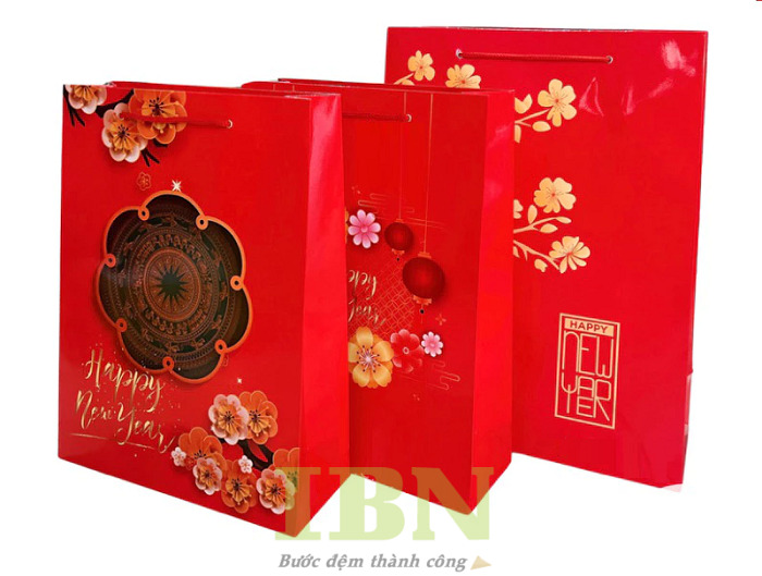 Mẫu túi giấy chúc mừng năm mới ép kim cao cấp