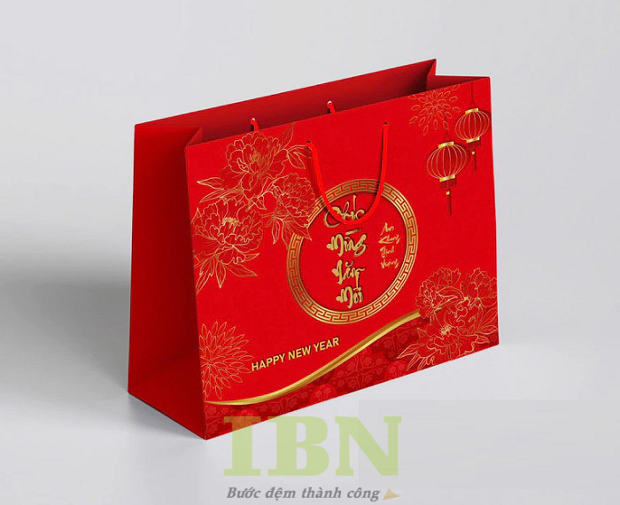 Mẫu túi giấy chúc mừng năm mới thiết kế sang trọng