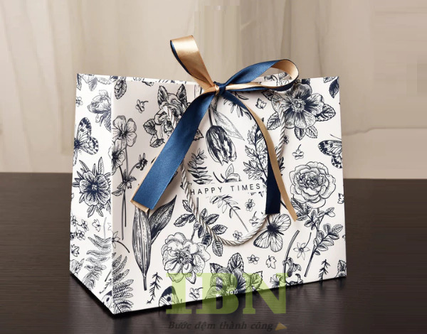 30+ Mẫu Túi Giấy Hoa Văn Đẹp, Thiết Kế Độc Đáo Và Ấn Tượng 81 In túi giấy hoa văn theo yêu cầu, giá rẻ tại xưởng In Bảo Ngọc