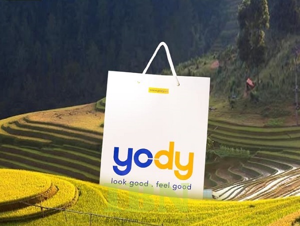 Mẫu túi giấy Couche in logo thương hiệu thời trang YODY sang trọng