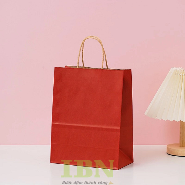 Mẫu túi giấy kraft màu đỏ dáng đứng