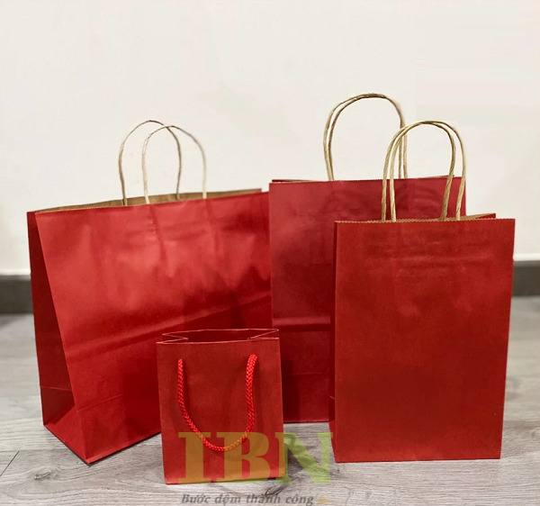 Mẫu túi giấy kraft đỏ