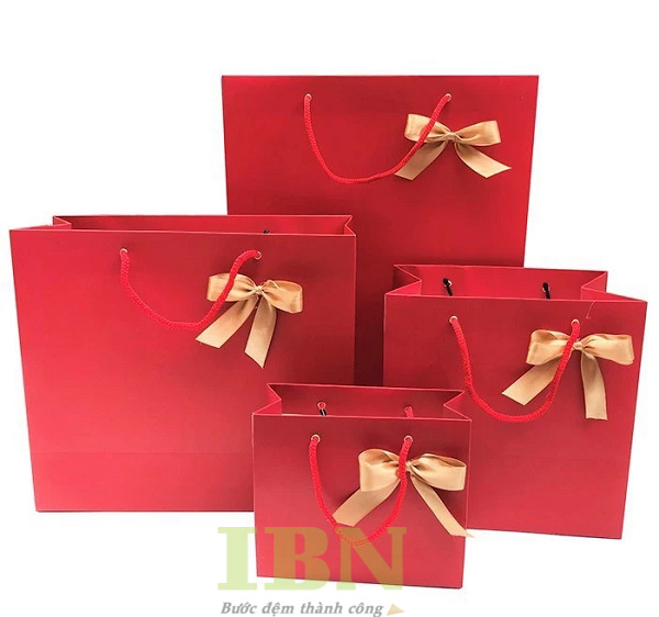 Mẫu túi giấy đỏ đựng quà