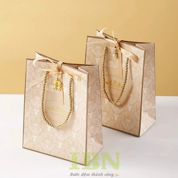 Mẫu túi giấy hoa văn đựng quà