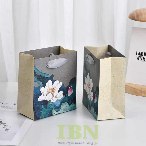 Mẫu túi giấy kraft in hoa sen