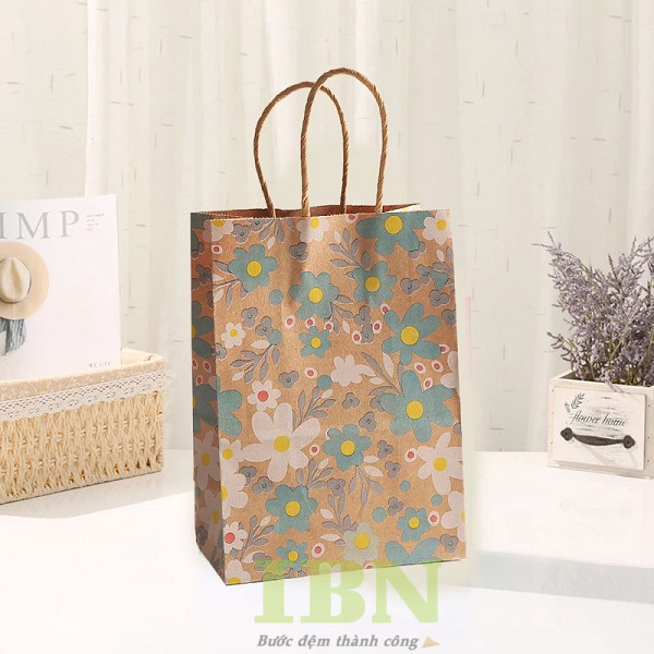 Mẫu túi giấy karft in hoa văn bắt mắt