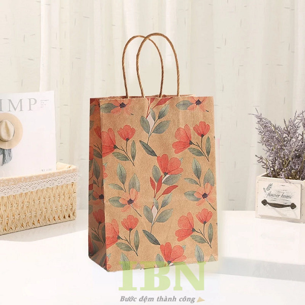 Mẫu túi giấy karft in hình hoa ấn tượng