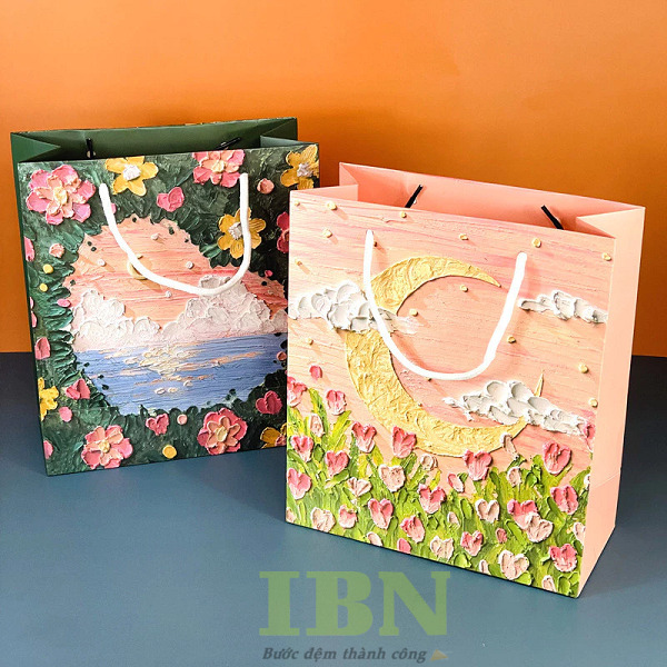 Mẫu túi giấy in hoa văn tranh vẽ