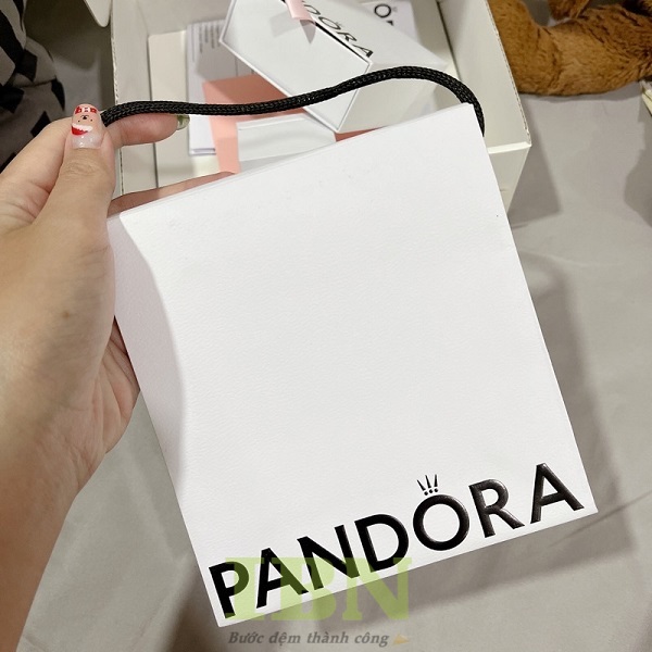 Mẫu túi giấy Pandora chính hãng quai dán