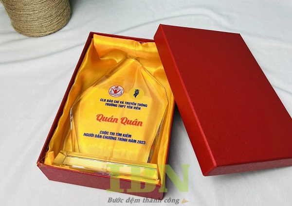 Hộp Đựng Kỷ Niệm Chương 21 Quy cách in hộp giấy đựng kỷ niệm chương tại In Bảo Ngọc