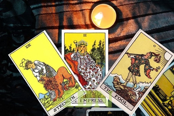 Mẫu thẻ bài Tarot đẹp, thiết kế nhiều chi tiết và màu sắc