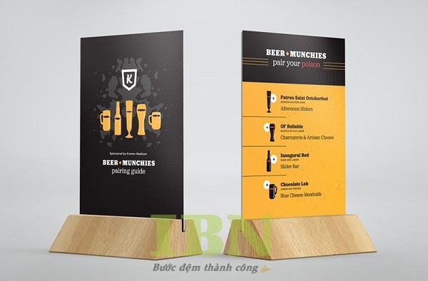 Mẫu standee để bàn đế bằng gỗ cao cấp