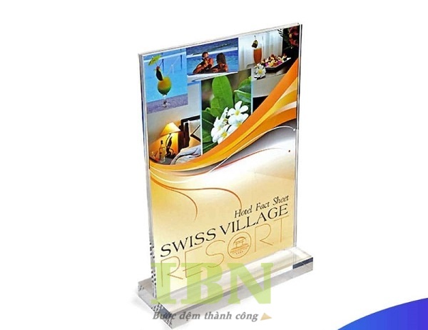 Mẫu standee để bàn đế nhựa trong suốt