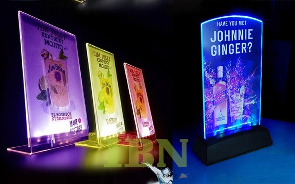Mẫu standee để bàn chữ L