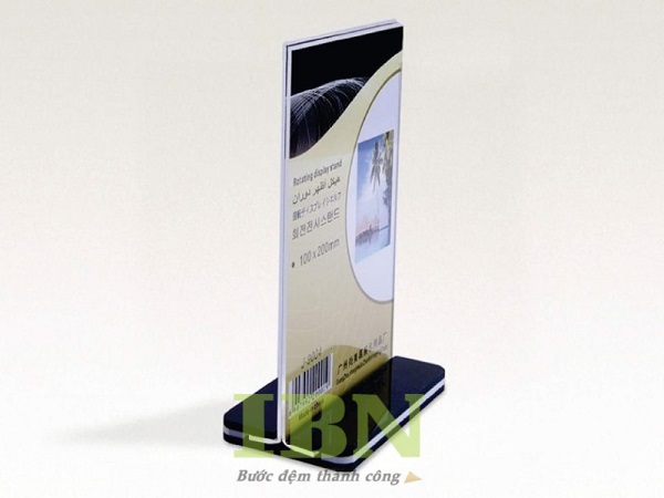 Mẫu standee để bàn bằng mica khổ A5