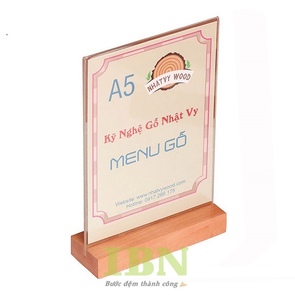 Mẫu standee để bàn đế gỗ sang trọng