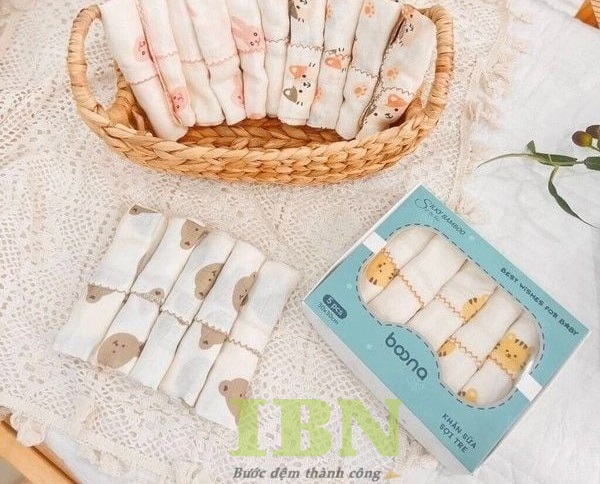 Mẫu hộp giấy đựng khăn sữa có cửa sổ