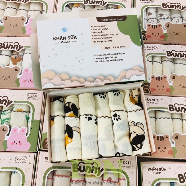 Mẫu hộp giấy đựng khăn sữa đẹp, nắp gài hông