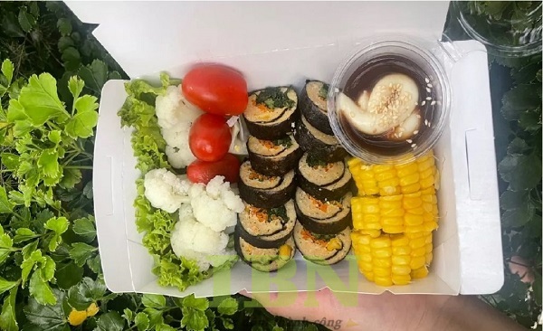 Mẫu hộp giấy đựng cơm cuộn kiểu nắp gài đơn giản