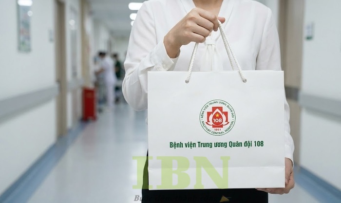 Mẫu túi giấy có quai cho phòng khám, bệnh viện