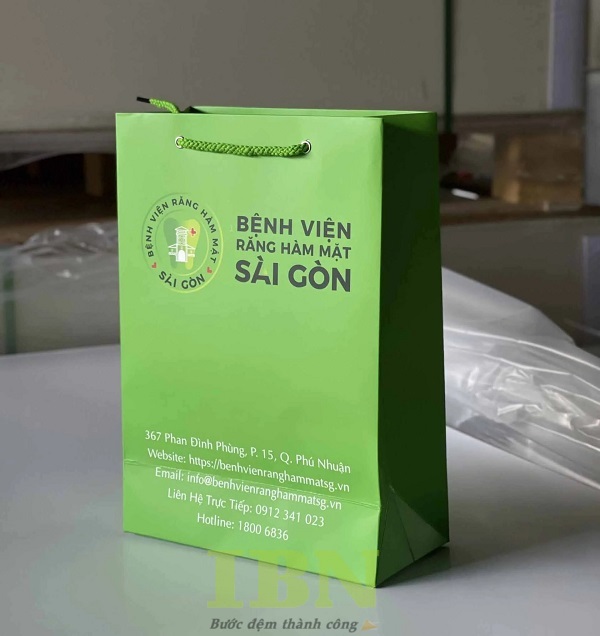 Mẫu túi bệnh viện nha khoa cán màng, dáng đứng