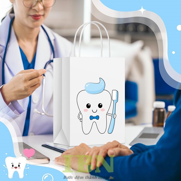 Mẫu túi giấy nha khoa in hình minh họa ấn tượng