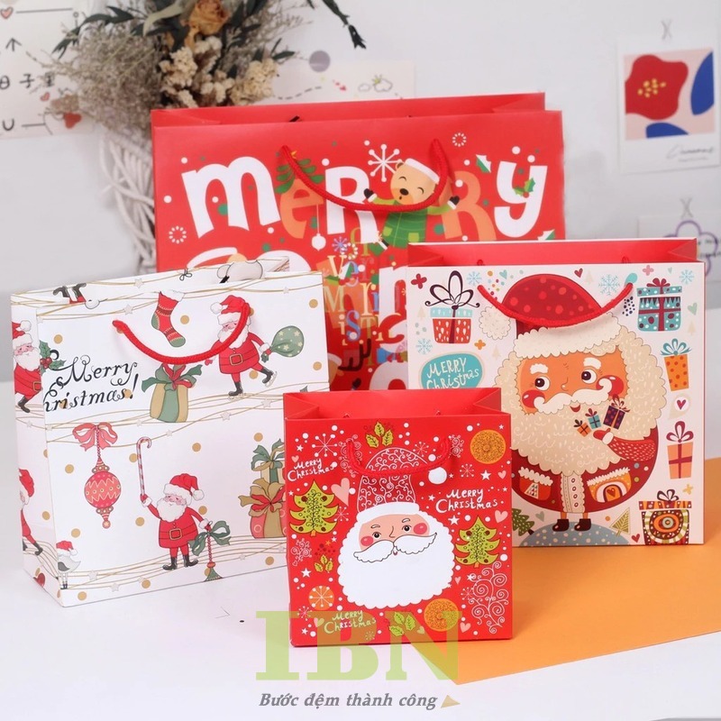 Các mẫu túi giấy Noel nhiều màu sắc